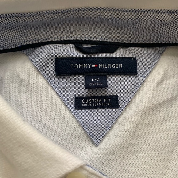 Tommy Hilfiger Polo. - Picture 2 of 3